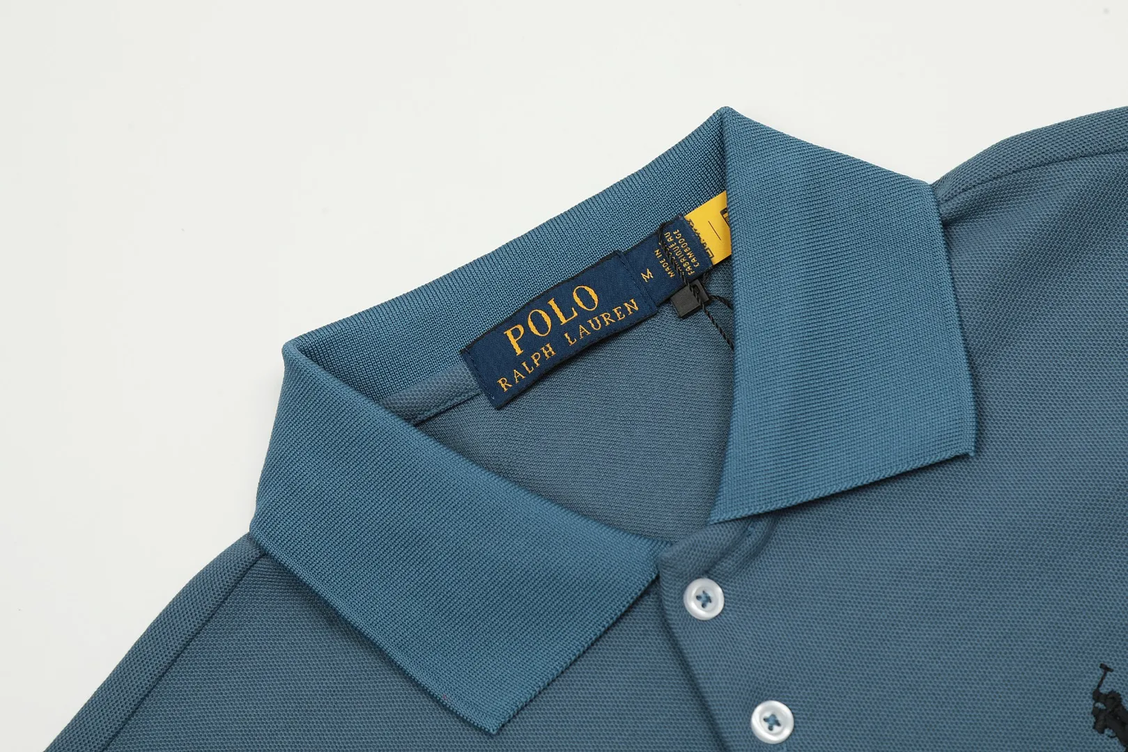 🅿️152 "Top quality" Style number: DS004# (not off the shelves all year round) [Ralph Lauren classic pony embroidered lapels women's slim fit POLO short sleeves] ✅Ralph Lauren Ralph Lauren classic basic women's all-match slim fit POLO short sleeves ✅Main supplier platform live broadcast Wholesale entities Replenish when out of stock Not off the shelves ✅ZP quality 1:1 pattern making Scan the code to enter the GF website Z cabinet quality ✅Details and quality are the only one in Guangzhou. Imported pique fabrics focus on high-end and cost-effective. Needless to say good quality. ✅The version is restored to the original order. The maximum size can be worn up to 130 pounds. Loose, comfortable and stress-free.